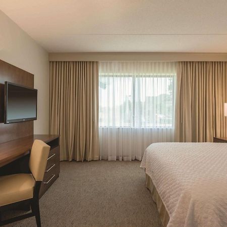 Embassy Suites By Hilton Milwaukee Брукфилд Экстерьер фото