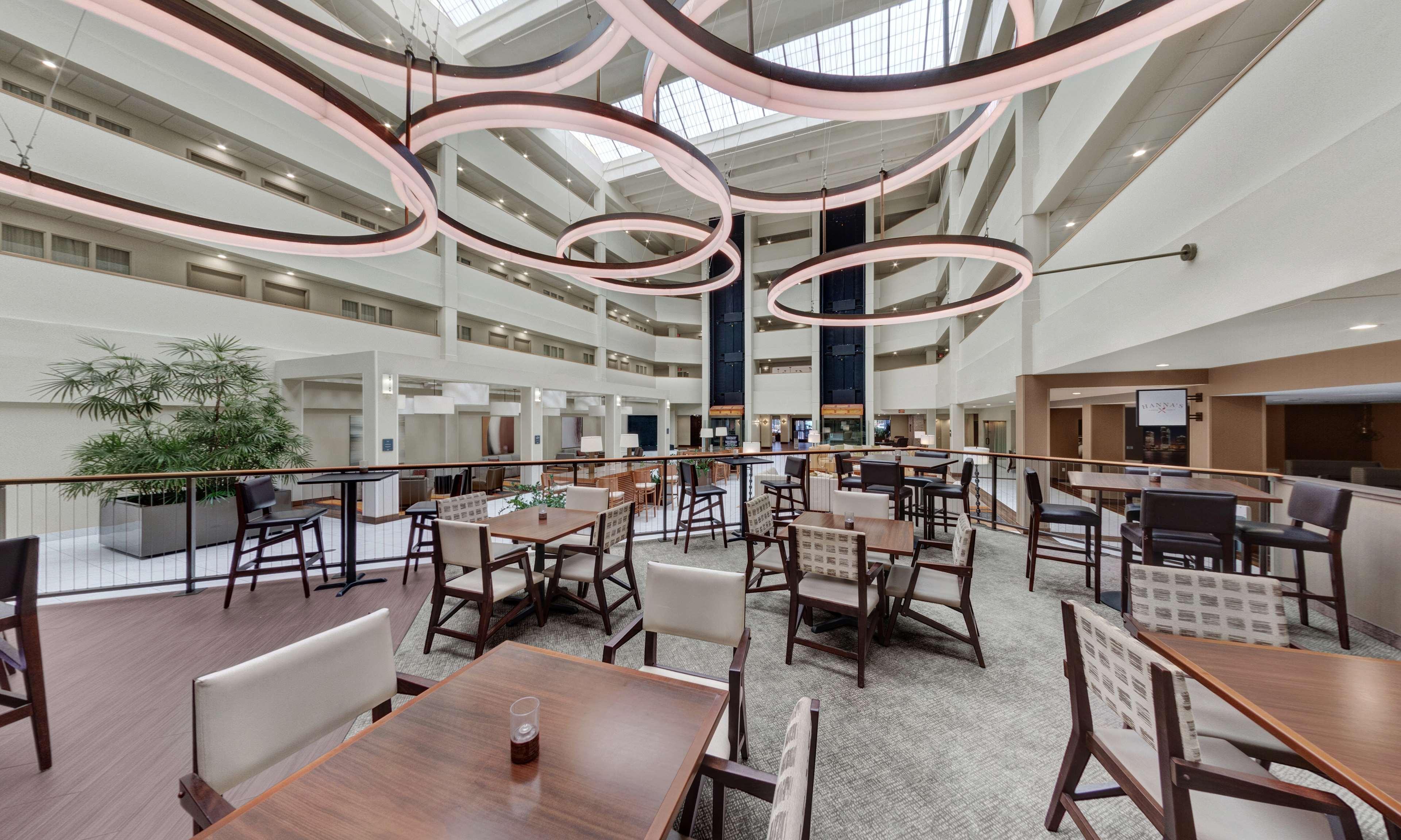 Embassy Suites By Hilton Milwaukee Брукфилд Экстерьер фото