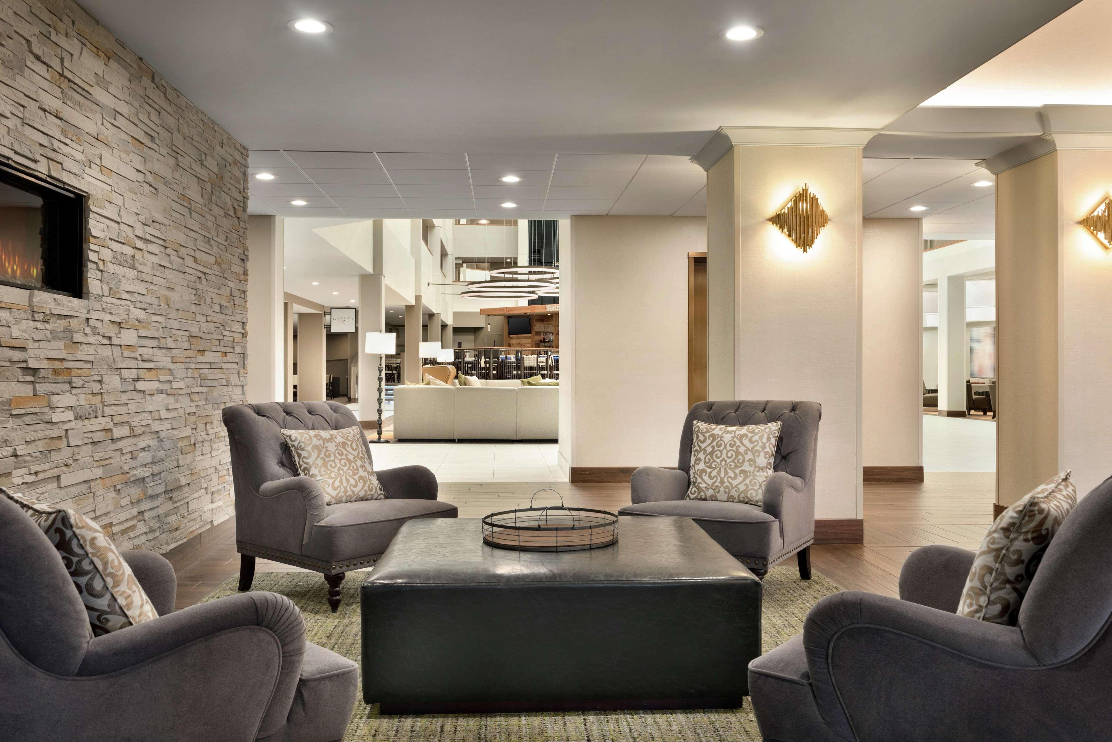 Embassy Suites By Hilton Milwaukee Брукфилд Экстерьер фото