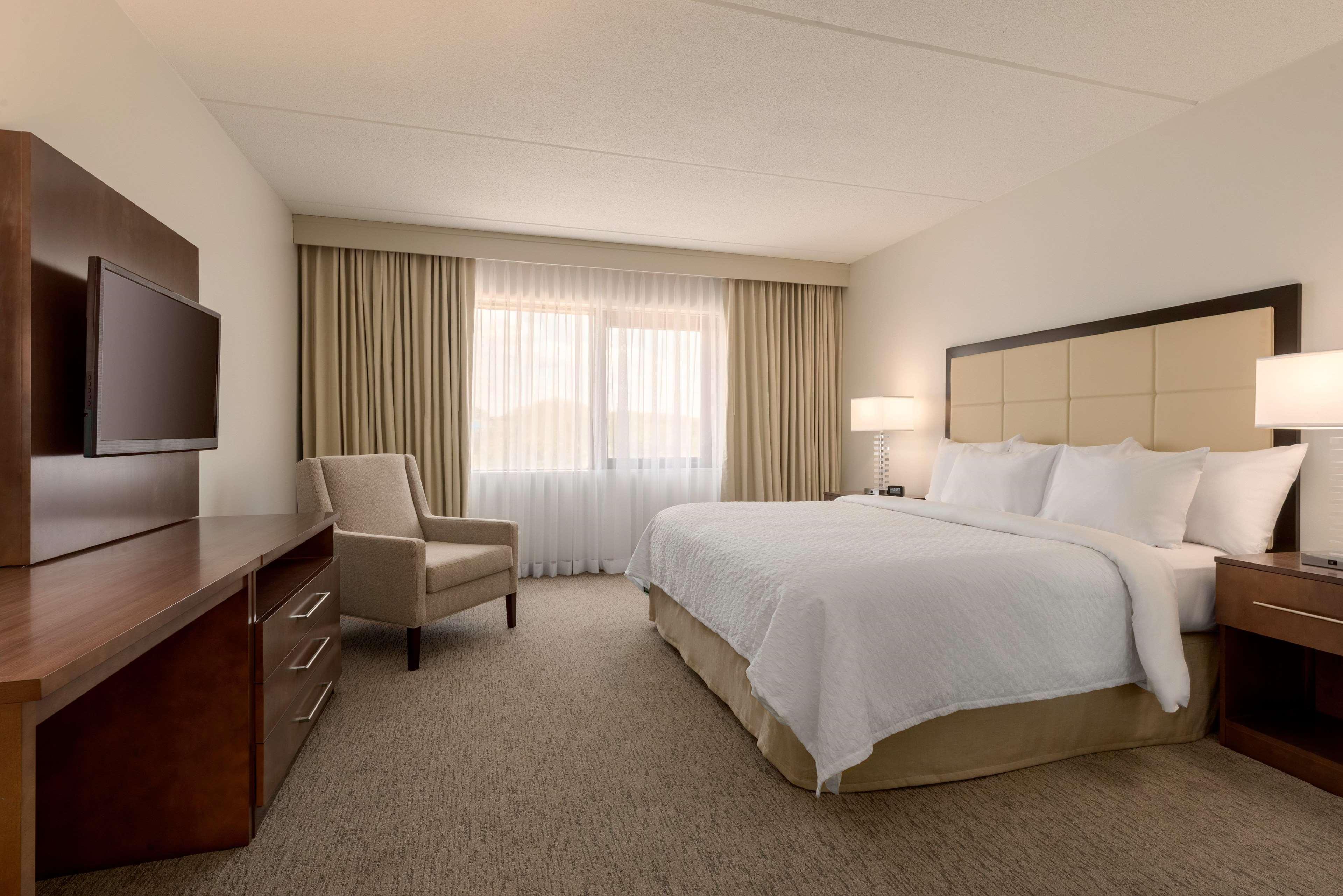 Embassy Suites By Hilton Milwaukee Брукфилд Экстерьер фото
