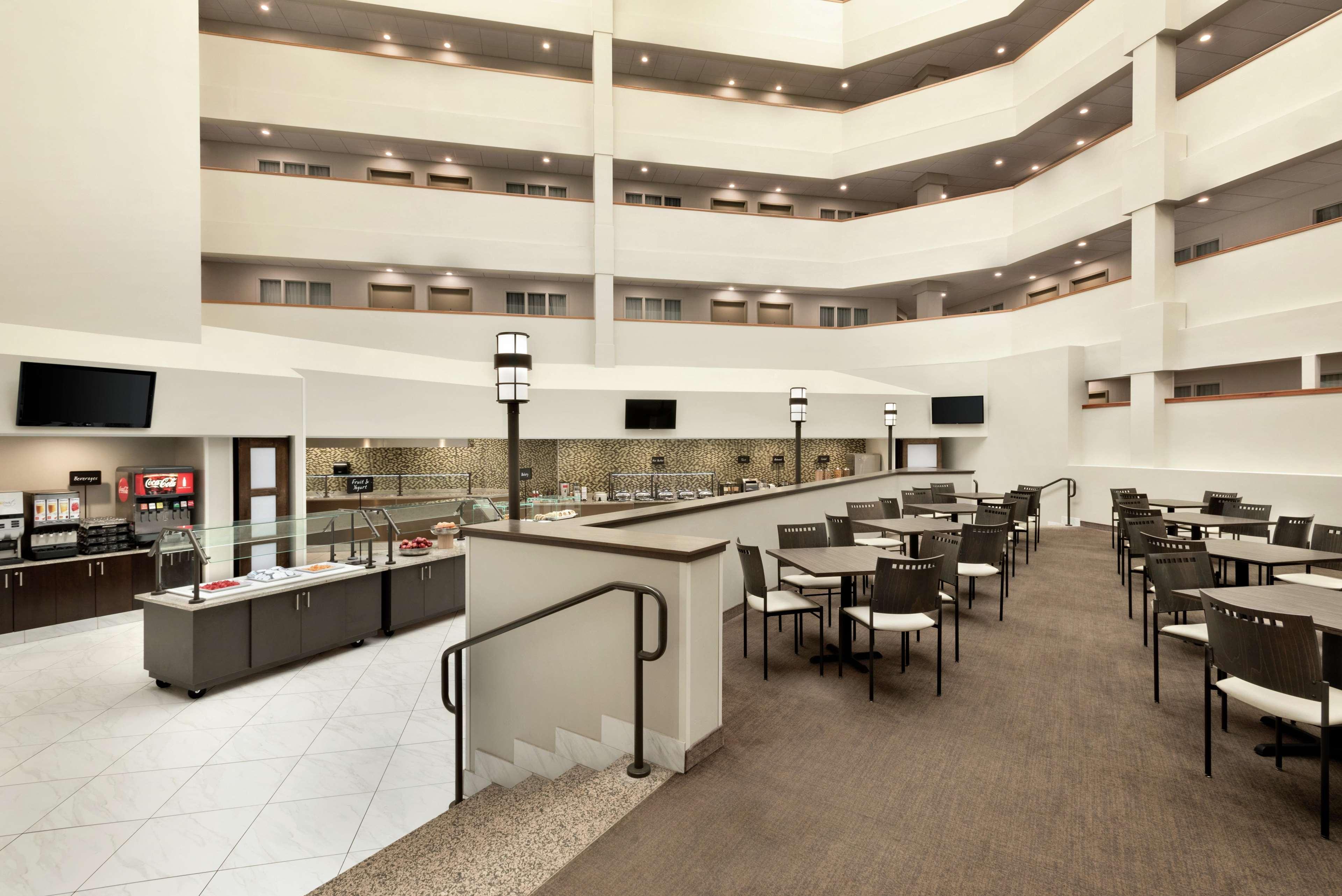 Embassy Suites By Hilton Milwaukee Брукфилд Экстерьер фото