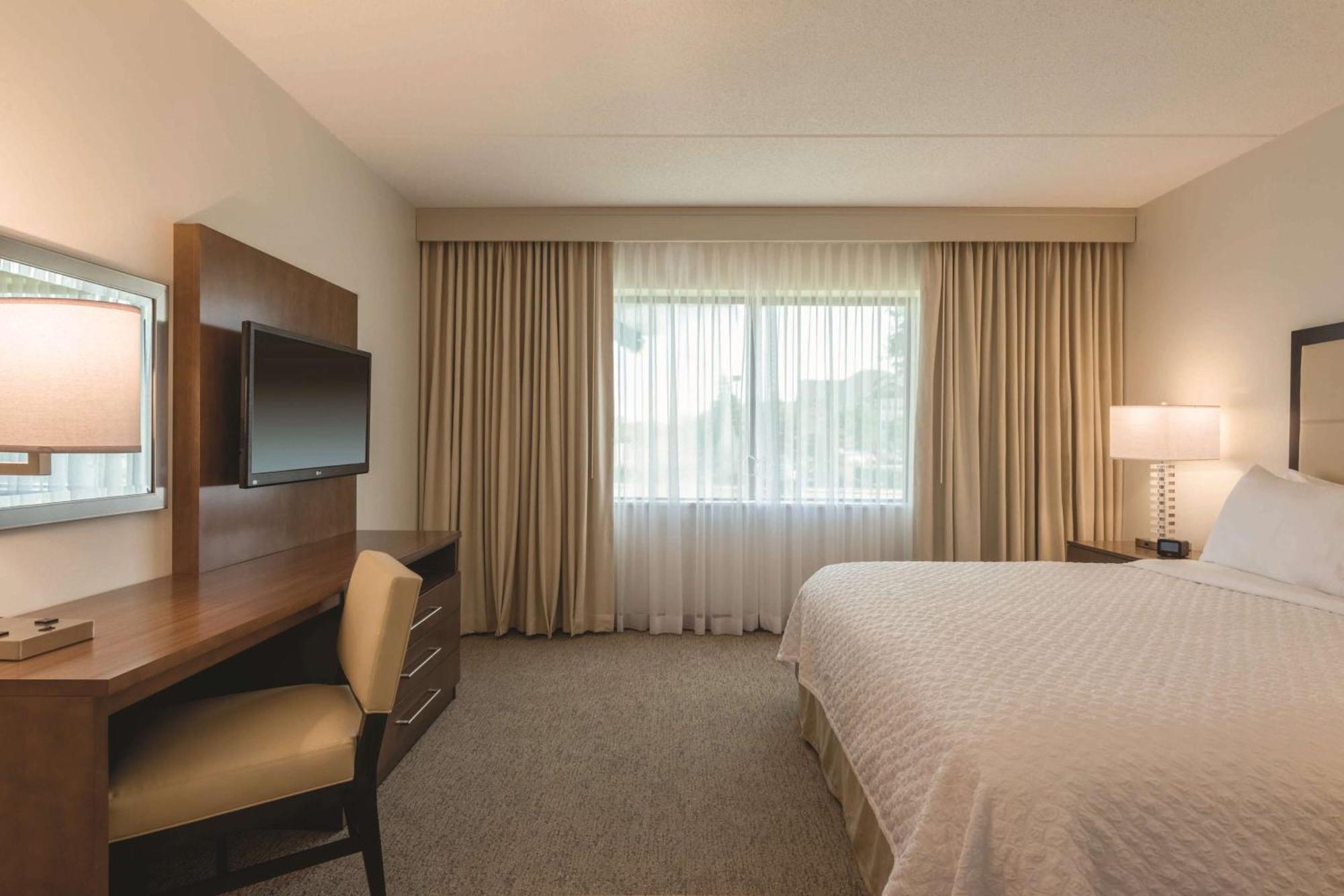 Embassy Suites By Hilton Milwaukee Брукфилд Экстерьер фото