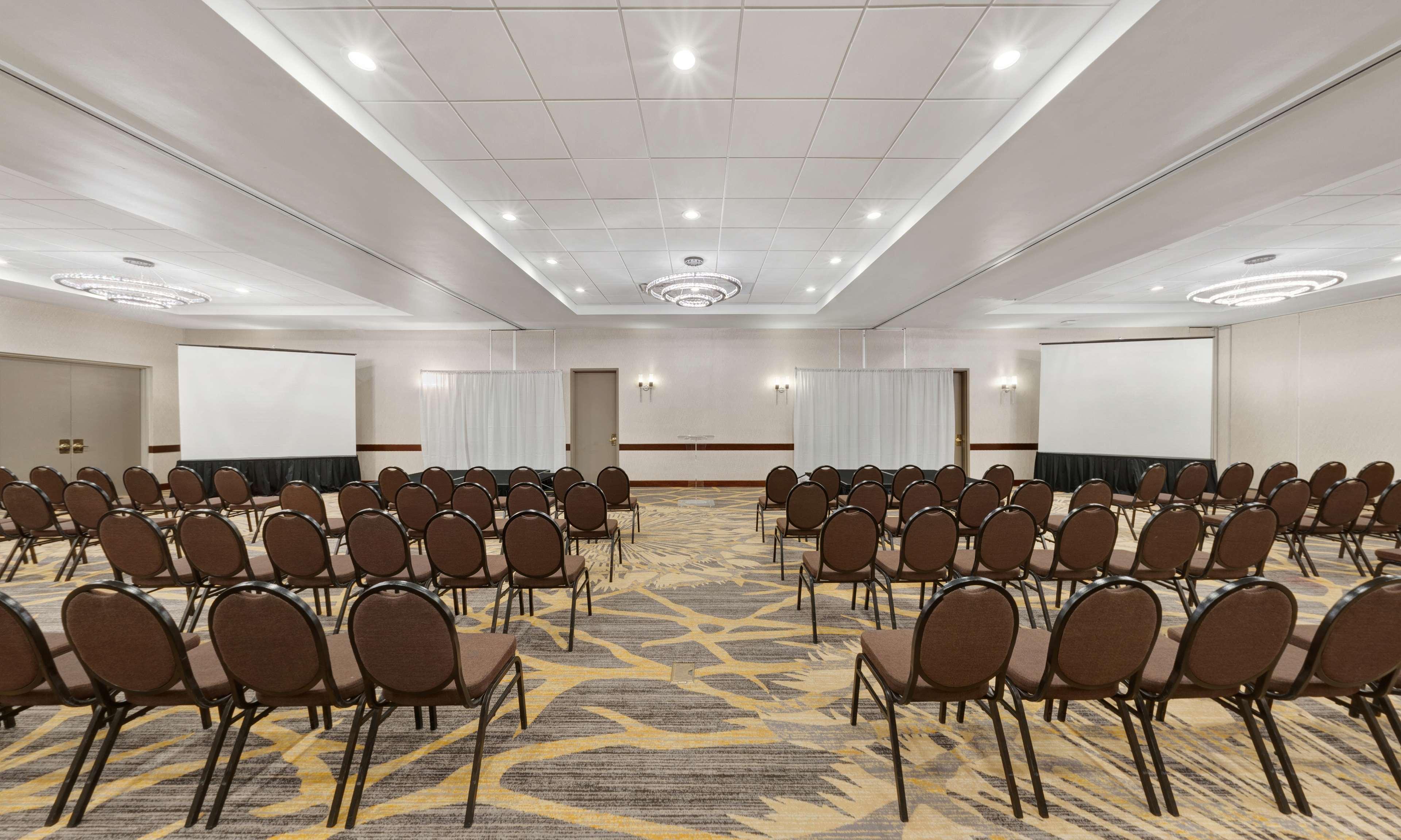 Embassy Suites By Hilton Milwaukee Брукфилд Экстерьер фото