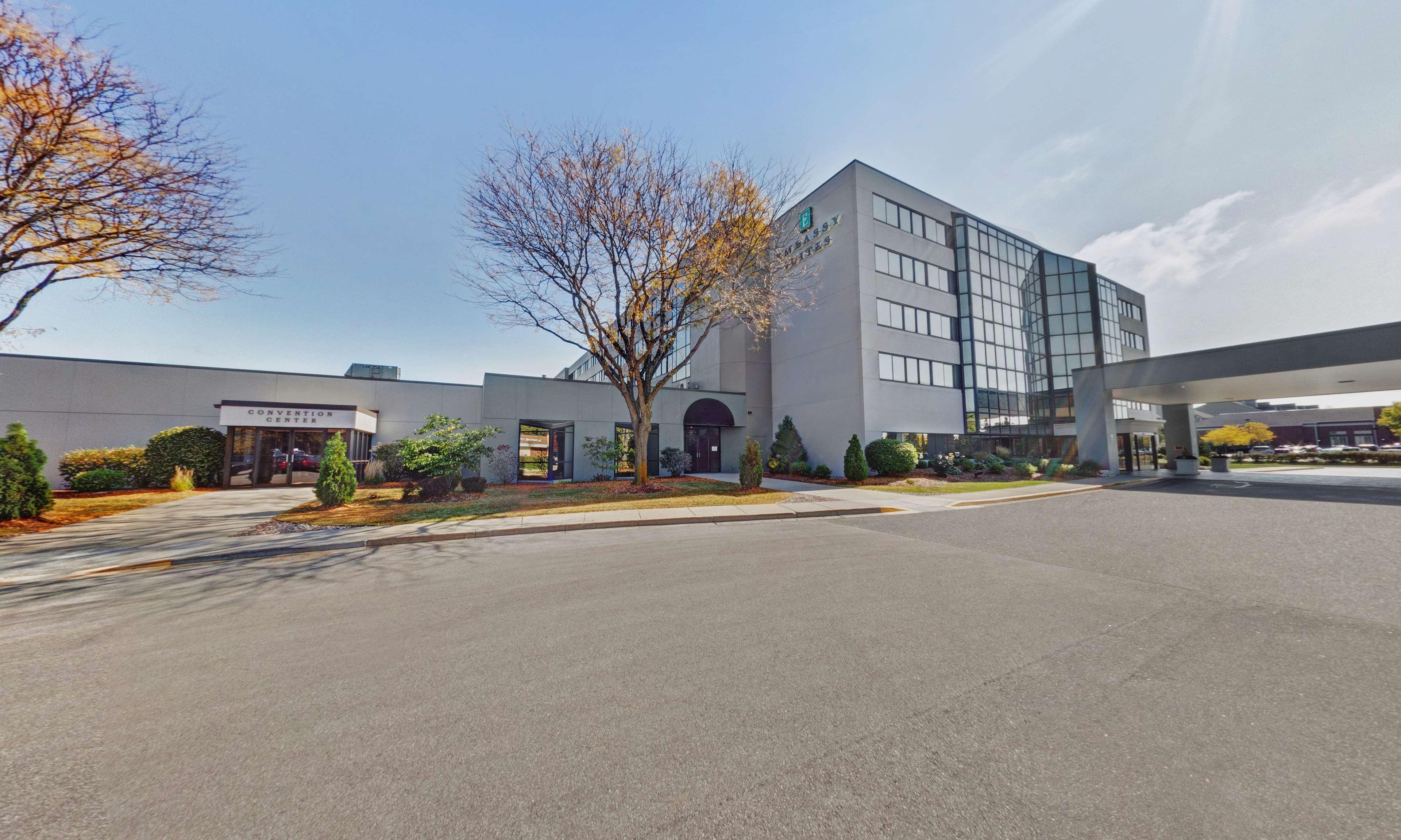 Embassy Suites By Hilton Milwaukee Брукфилд Экстерьер фото