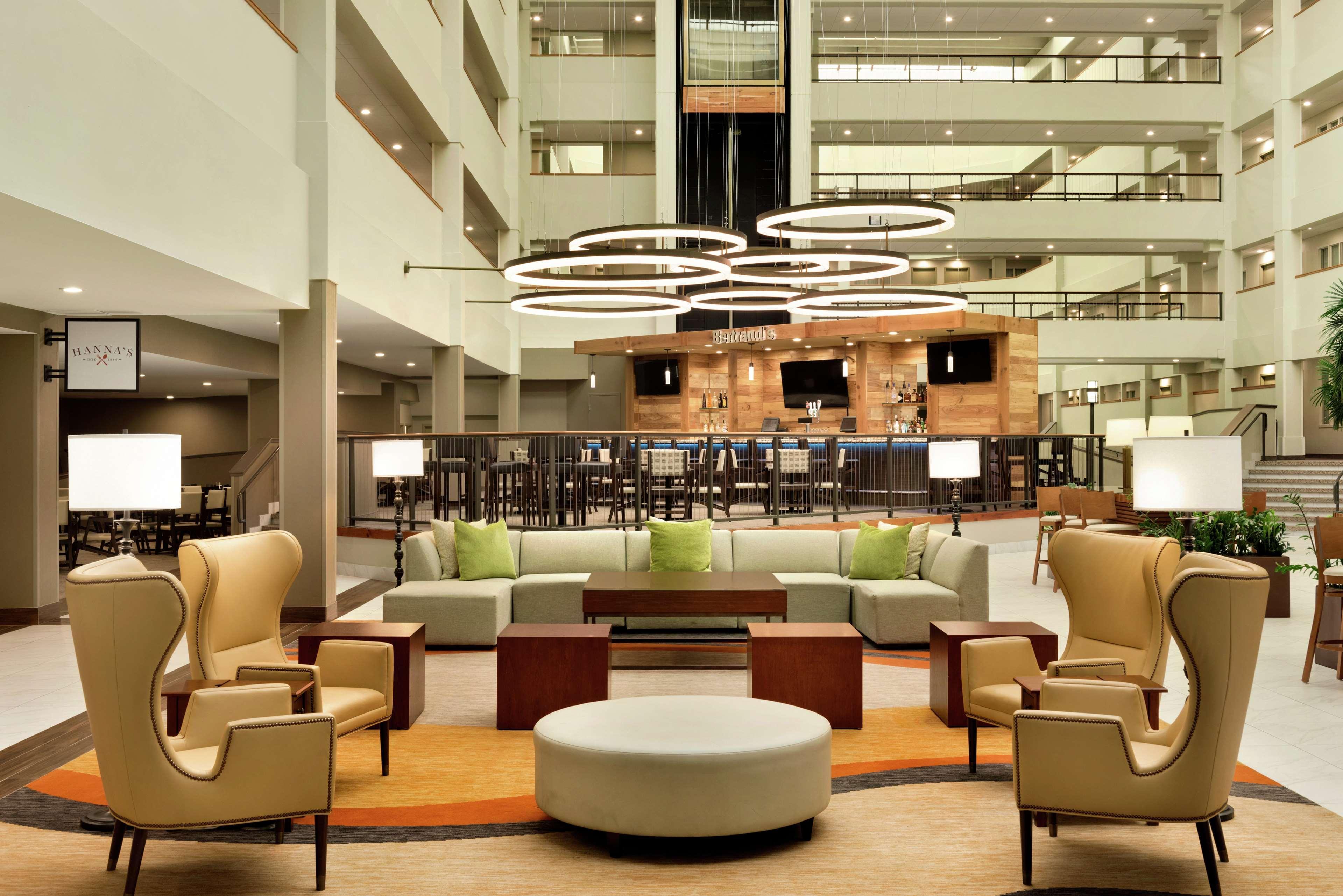 Embassy Suites By Hilton Milwaukee Брукфилд Экстерьер фото