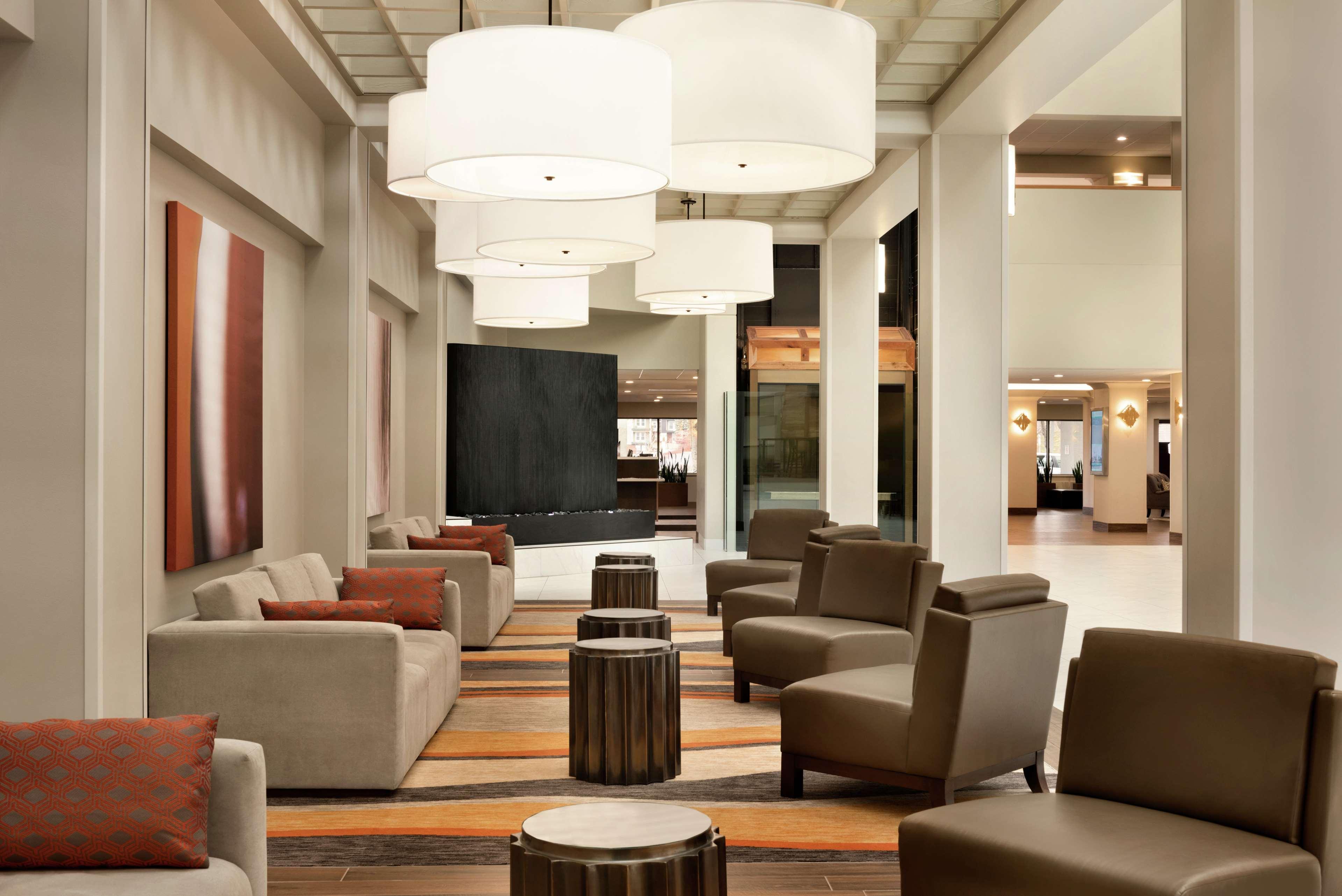 Embassy Suites By Hilton Milwaukee Брукфилд Экстерьер фото