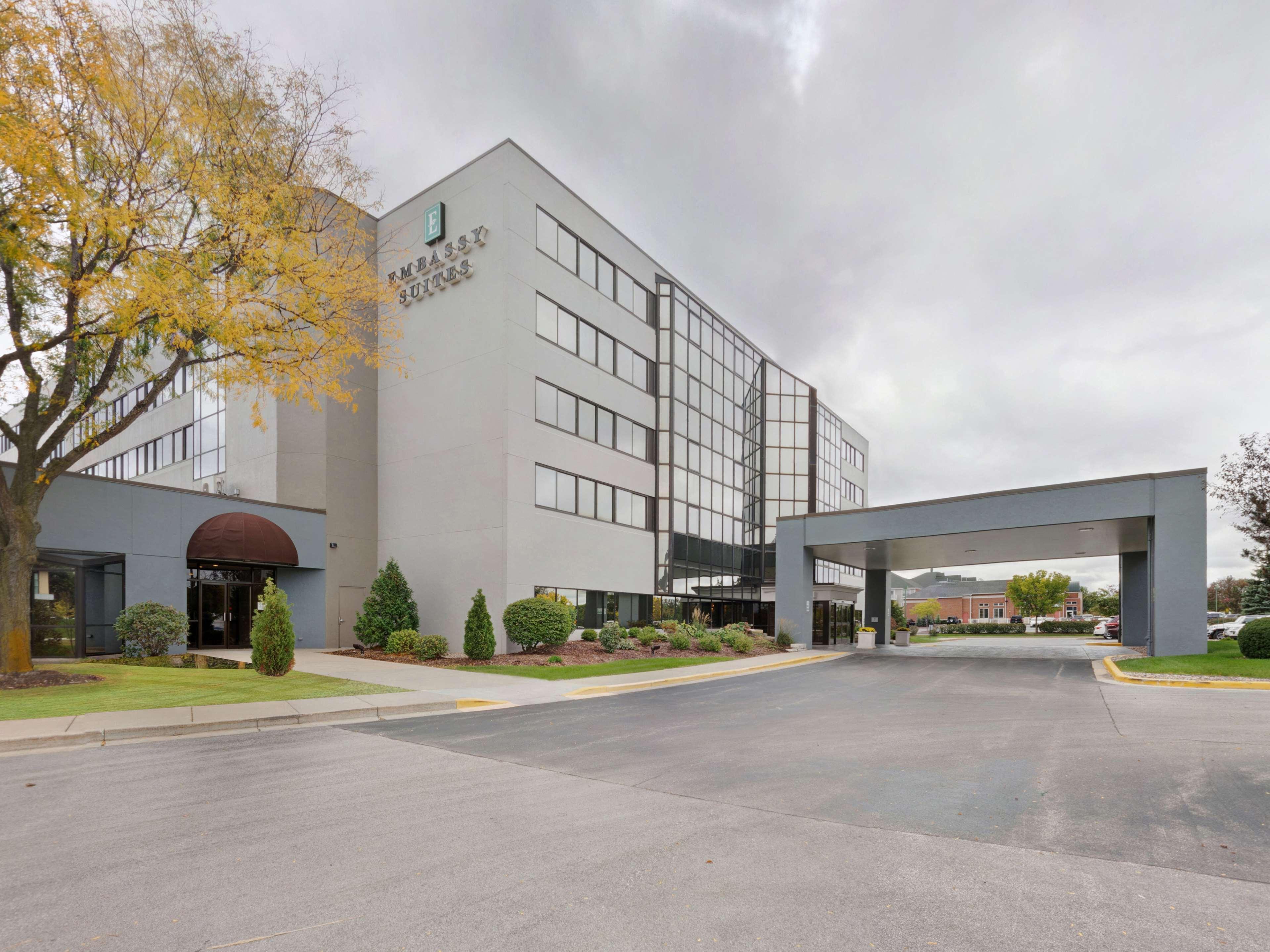 Embassy Suites By Hilton Milwaukee Брукфилд Экстерьер фото
