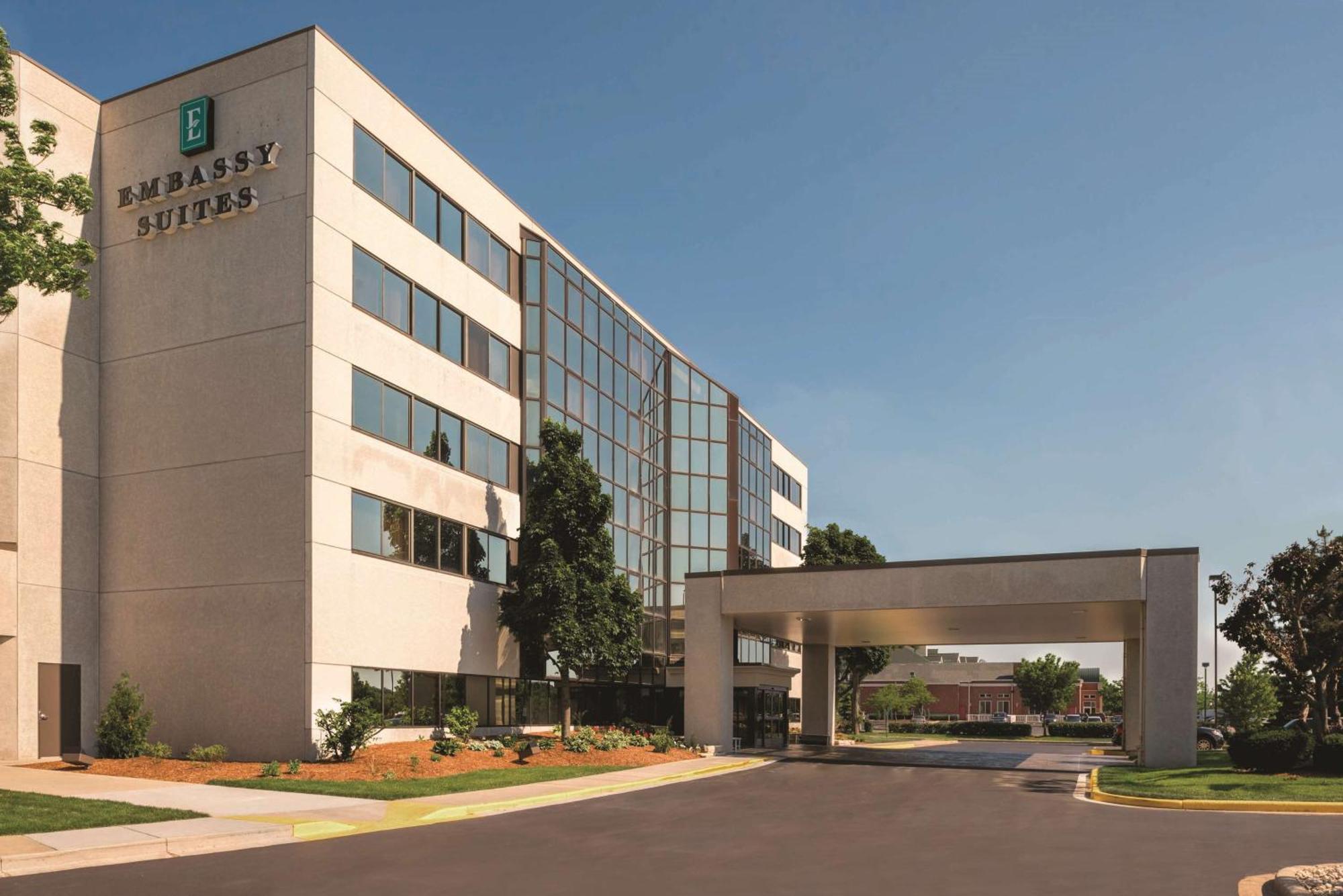 Embassy Suites By Hilton Milwaukee Брукфилд Экстерьер фото