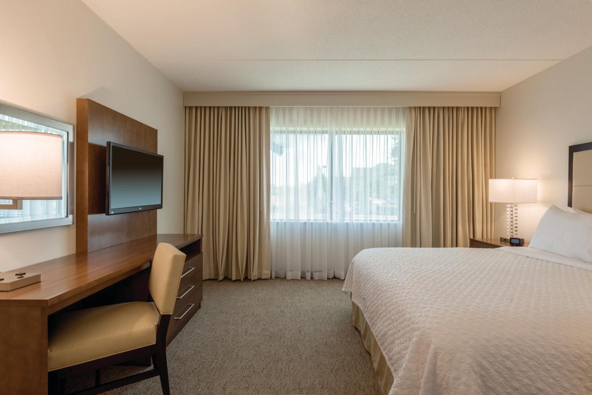 Embassy Suites By Hilton Milwaukee Брукфилд Экстерьер фото